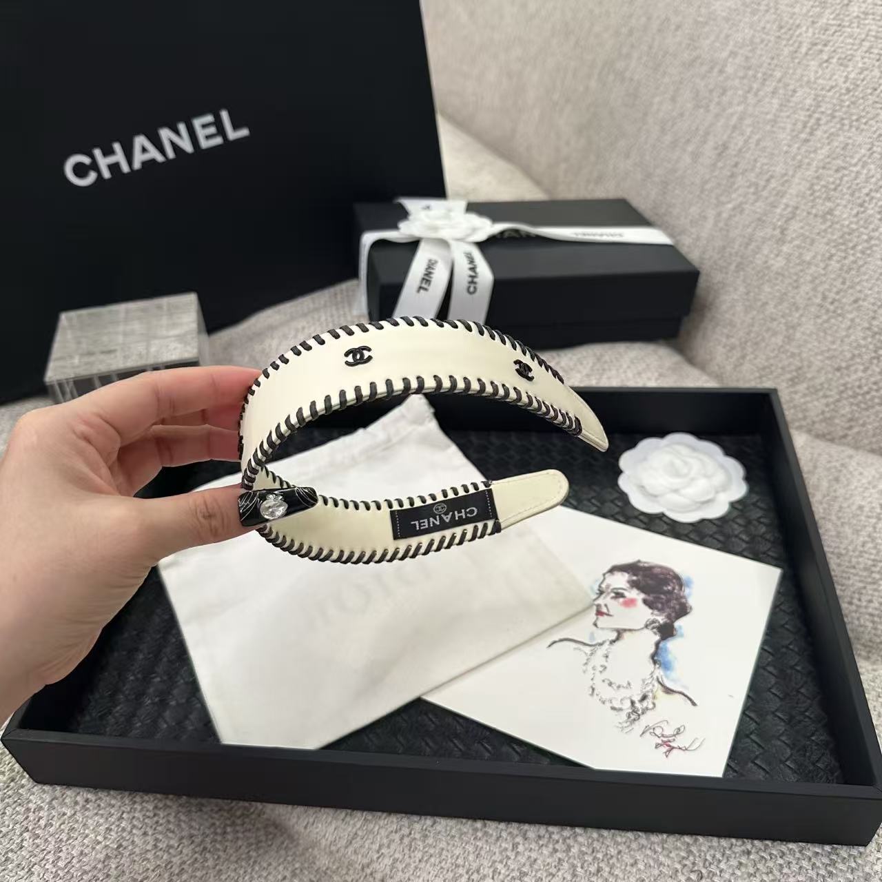 CHANEL ダブルC カチューシャ【50％割引+送料無料】
