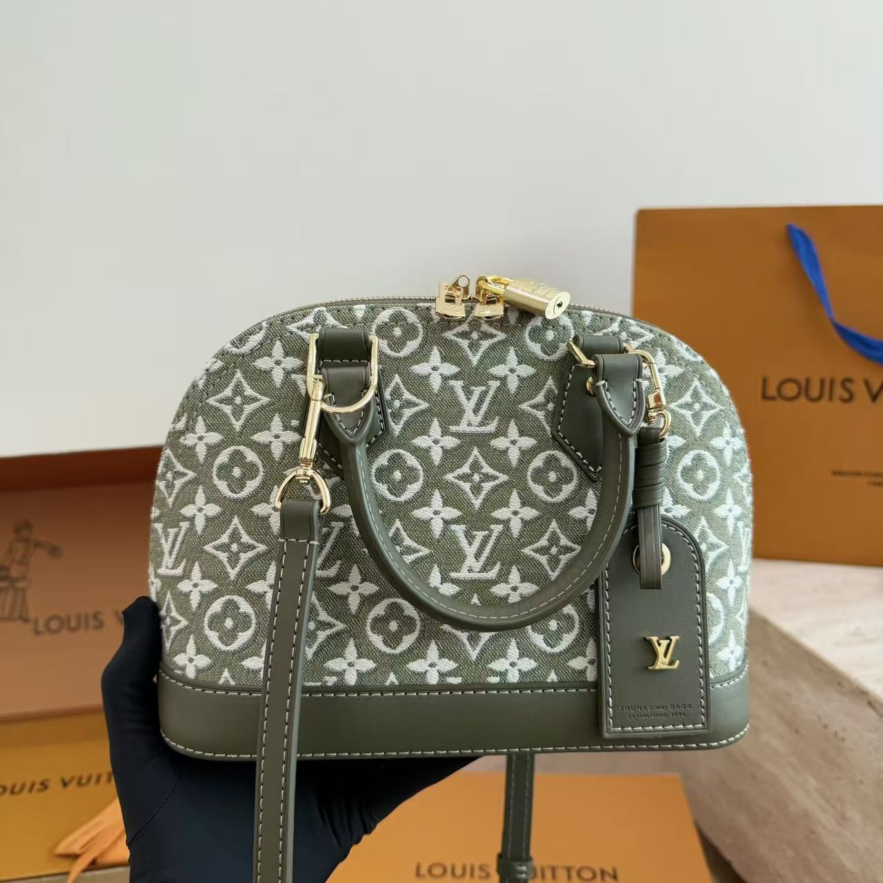 LV Alma BBシェル型ハンドバッグ【50％割引+送料無料】