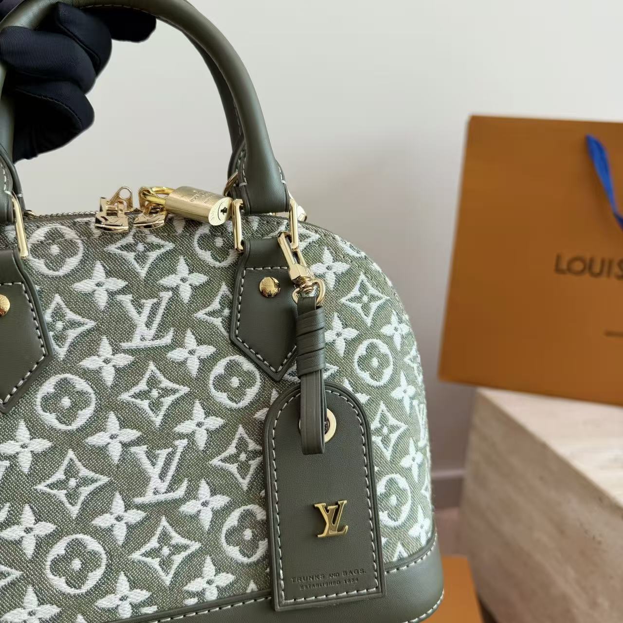 LV Alma BBシェル型ハンドバッグ【50％割引+送料無料】