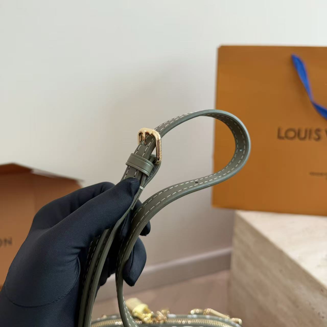 LV Alma BBシェル型ハンドバッグ【50％割引+送料無料】
