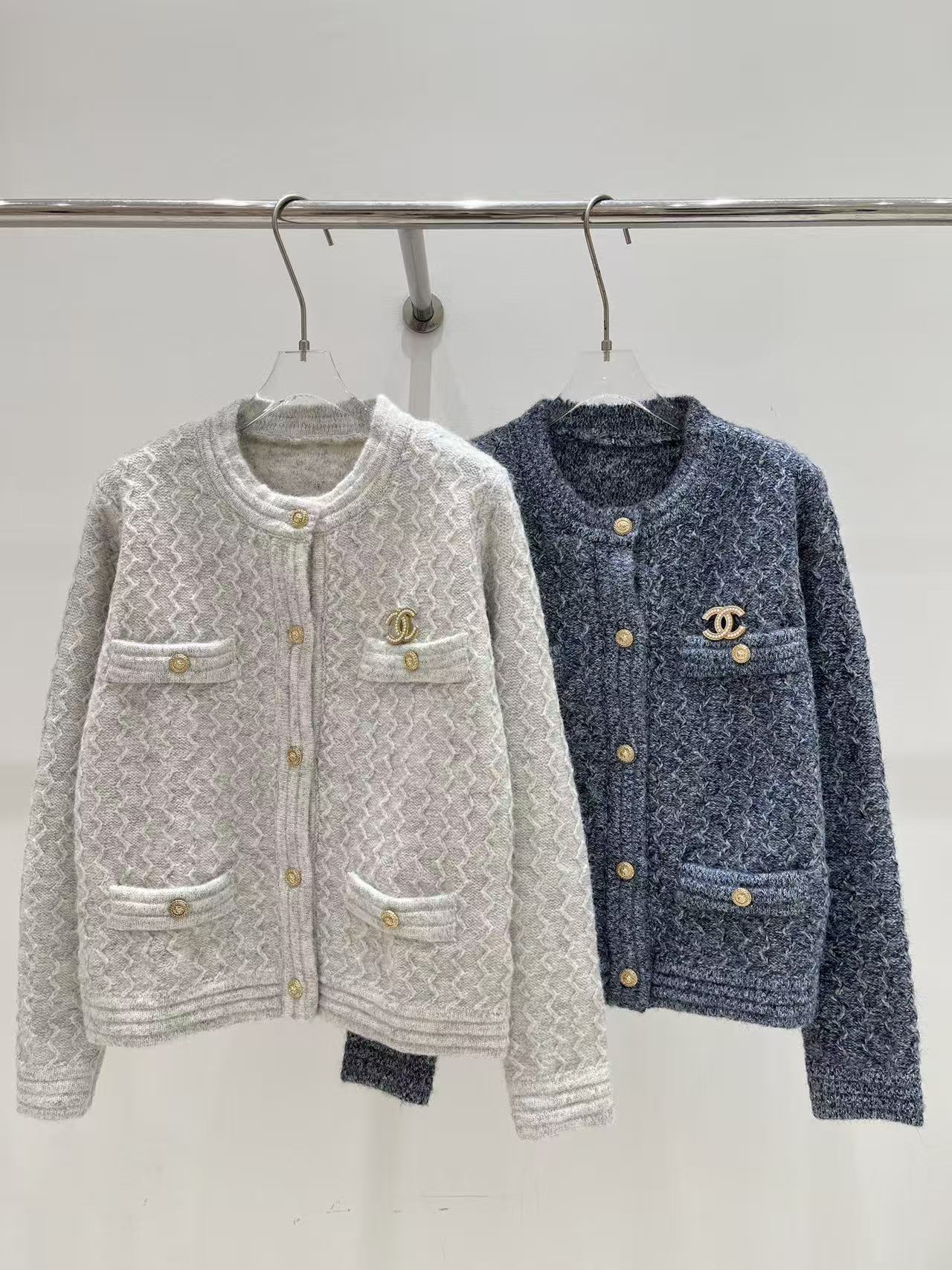 CHANEL ブローチ＆メタルバックル付きウールカーディガン【50％割引+送料無料】