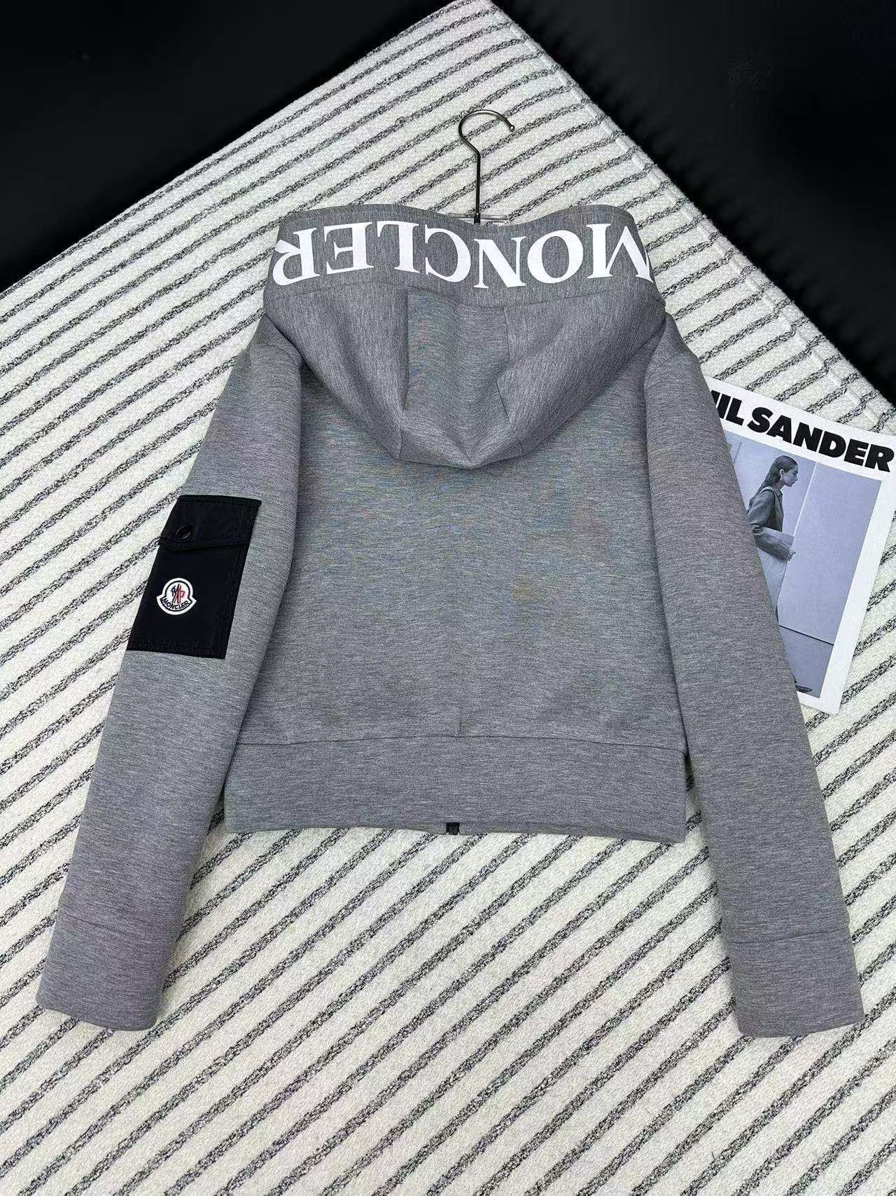 MONCLER フード付きジップアップジャケット【50％割引+送料無料】