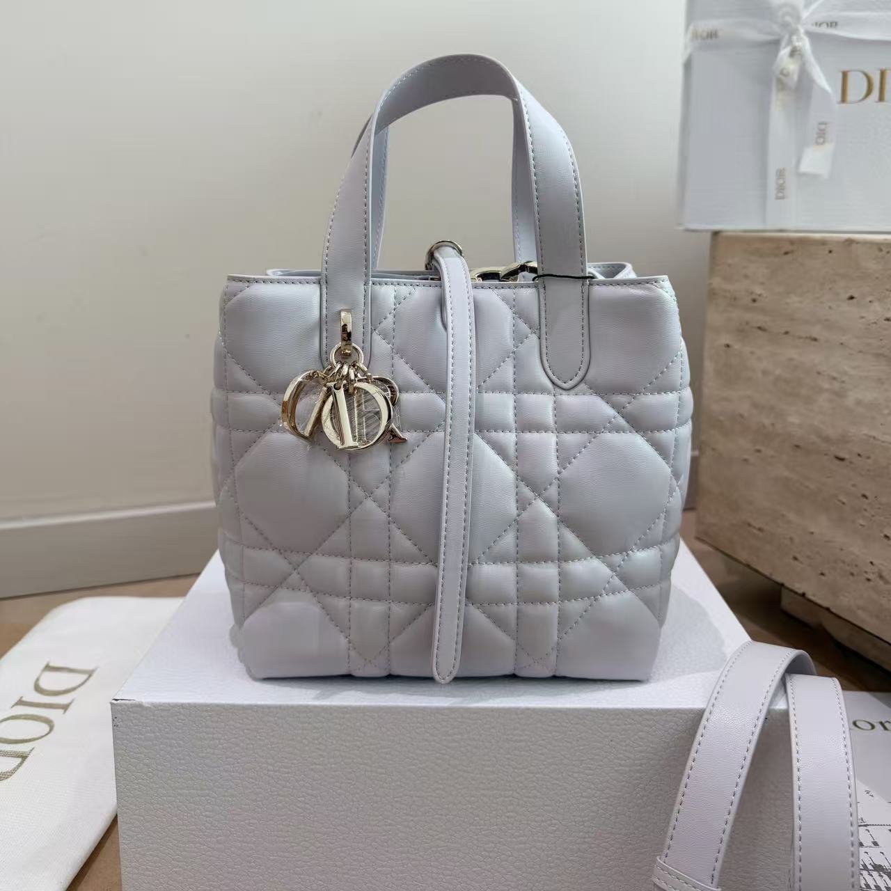 Dior 牛革ハンドバッグ【50％割引+送料無料】