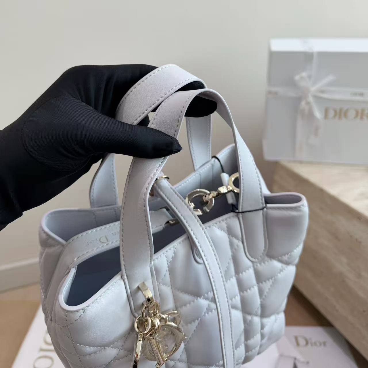 Dior 牛革ハンドバッグ【50％割引+送料無料】