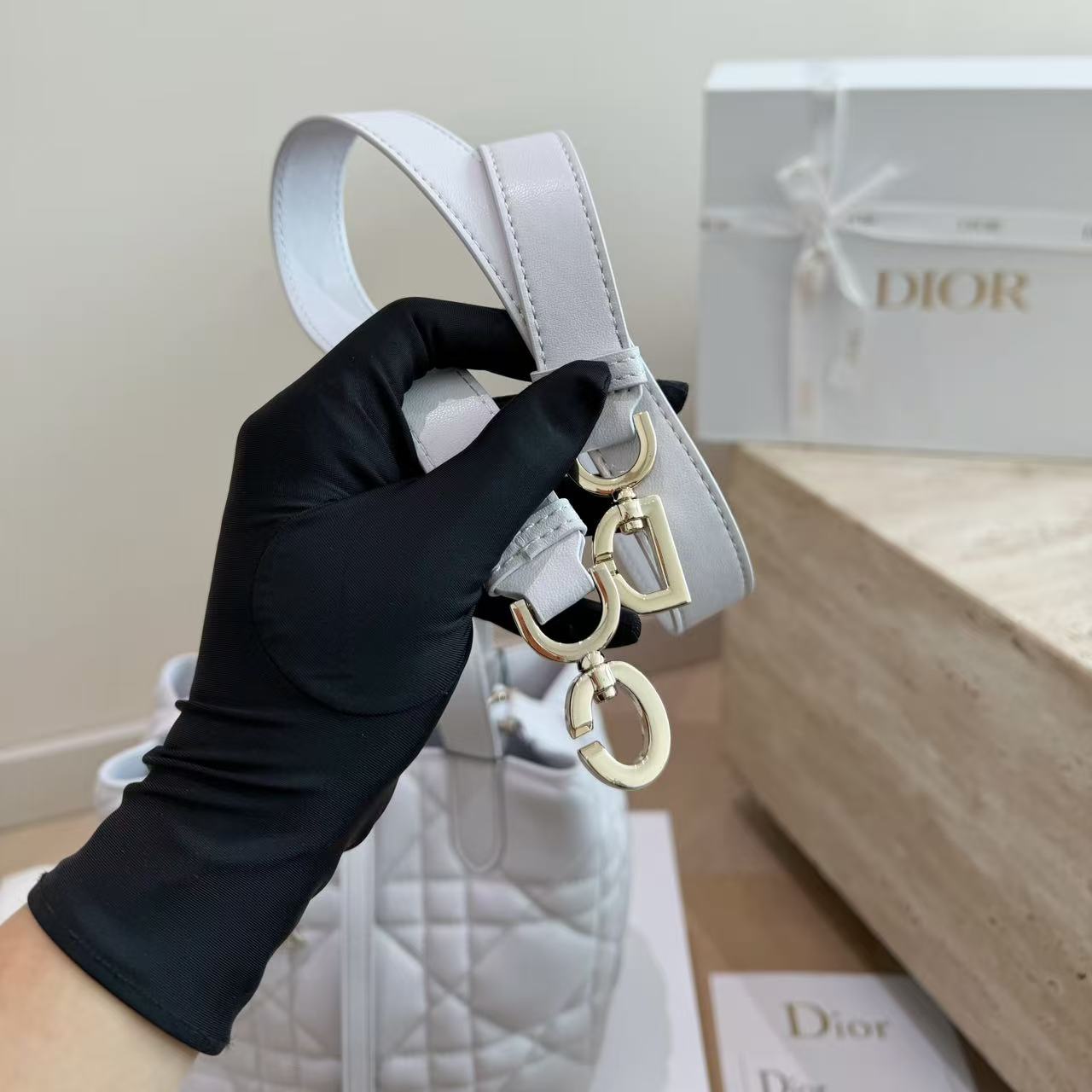 Dior 牛革ハンドバッグ【50％割引+送料無料】