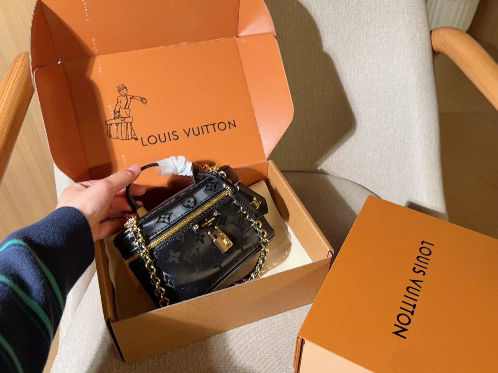 LV ブラック・モノグラム チェーンバッグ【50％割引+送料無料】