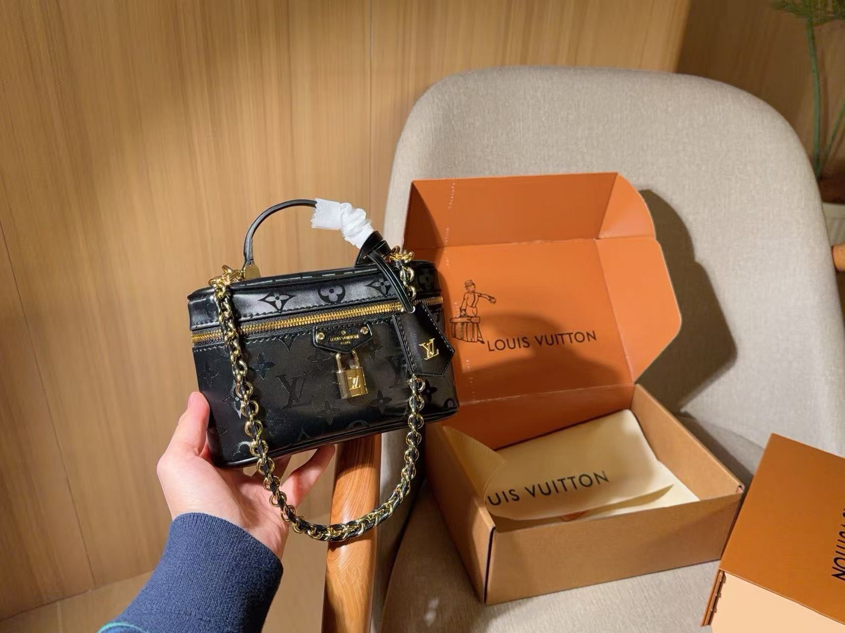 LV ブラック・モノグラム チェーンバッグ【50％割引+送料無料】