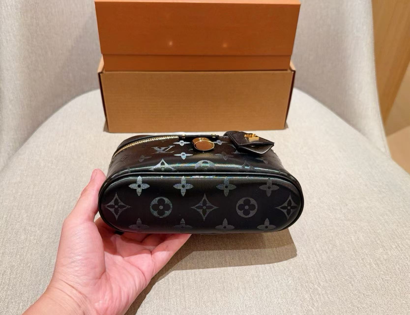 LV ブラック・モノグラム チェーンバッグ【50％割引+送料無料】