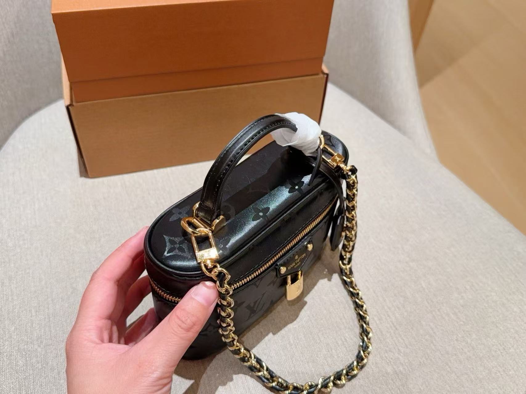 LV ブラック・モノグラム チェーンバッグ【50％割引+送料無料】