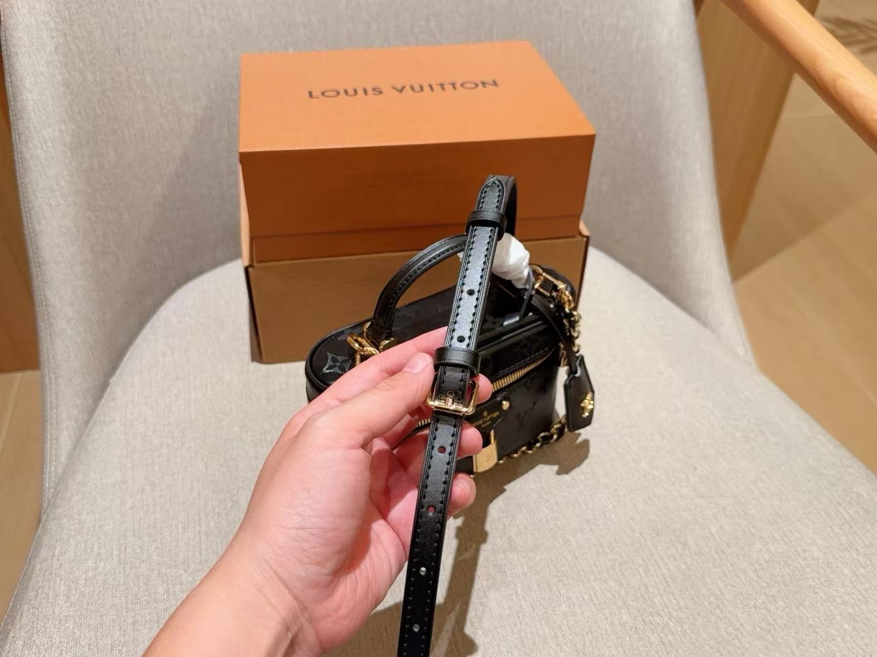LV ブラック・モノグラム チェーンバッグ【50％割引+送料無料】
