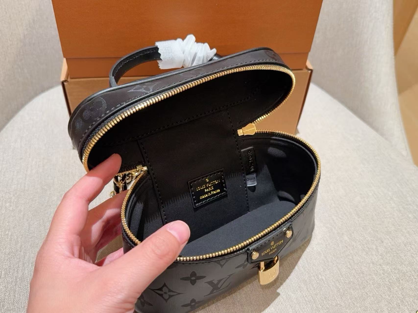 LV ブラック・モノグラム チェーンバッグ【50％割引+送料無料】