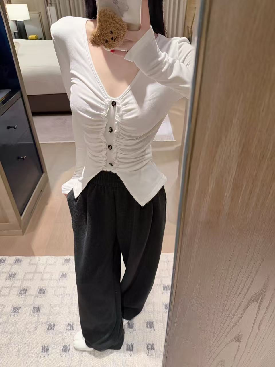 CHANE1 シンプルVネック長袖Tシャツ【50％割引+送料無料】