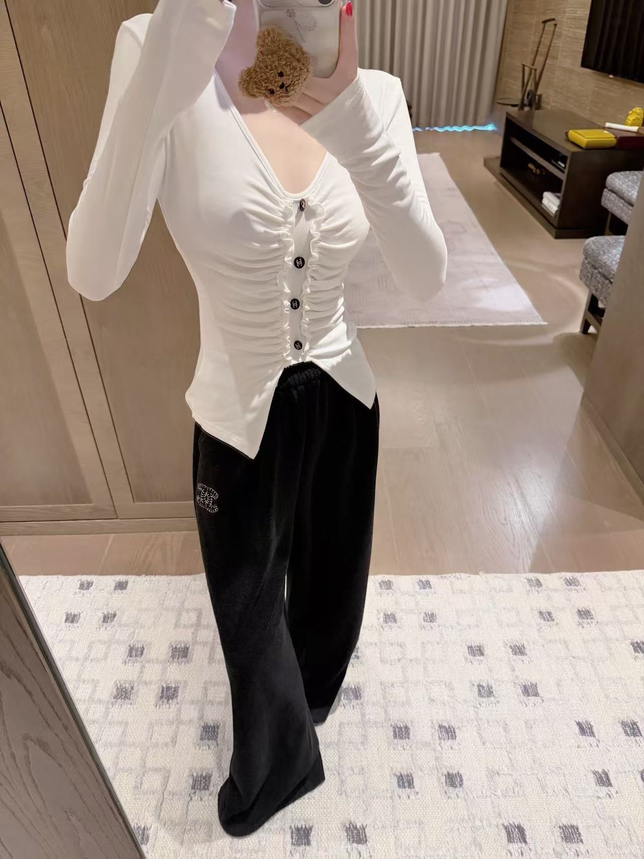 CHANE1 シンプルVネック長袖Tシャツ【50％割引+送料無料】