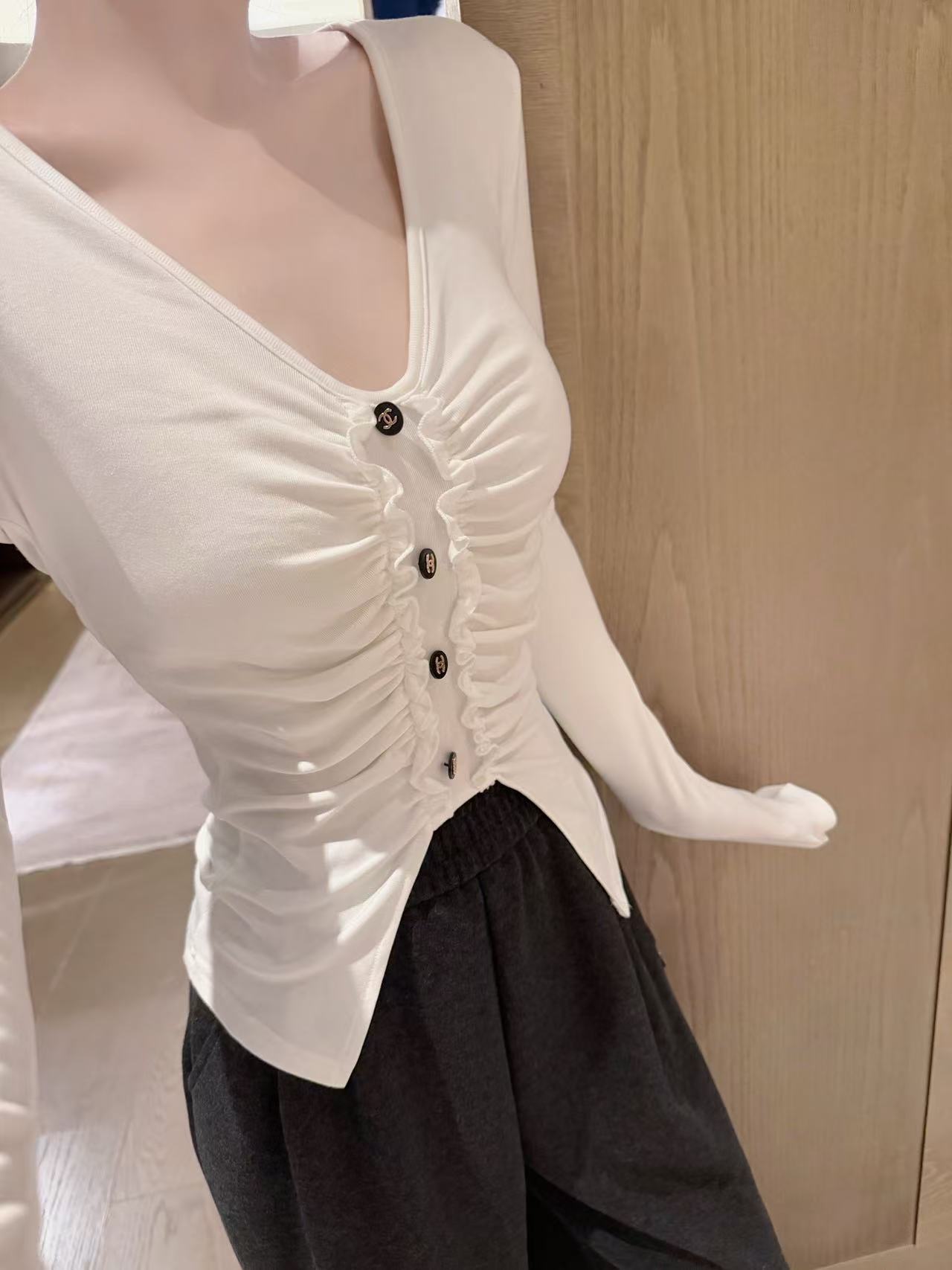 CHANE1 シンプルVネック長袖Tシャツ【50％割引+送料無料】