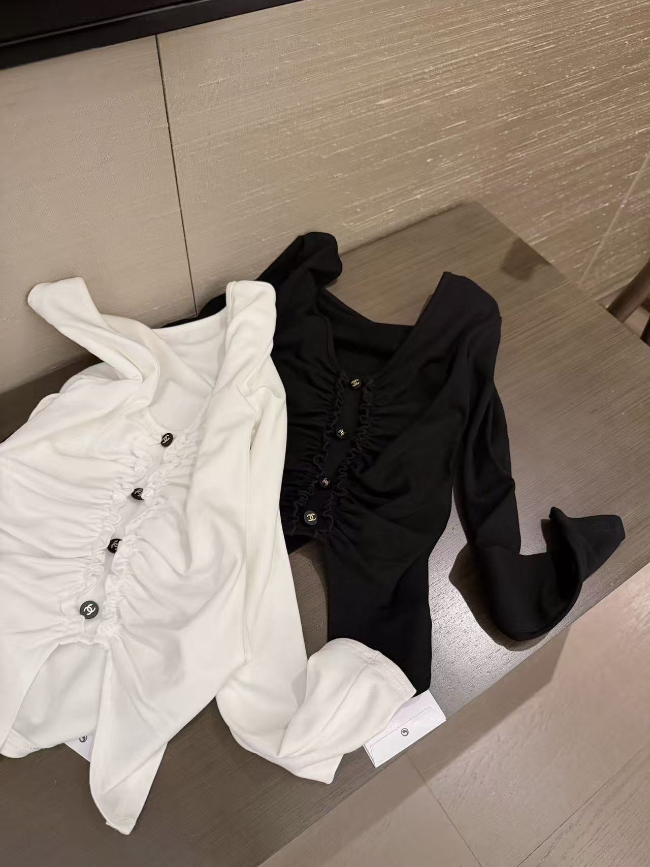 CHANE1 シンプルVネック長袖Tシャツ【50％割引+送料無料】