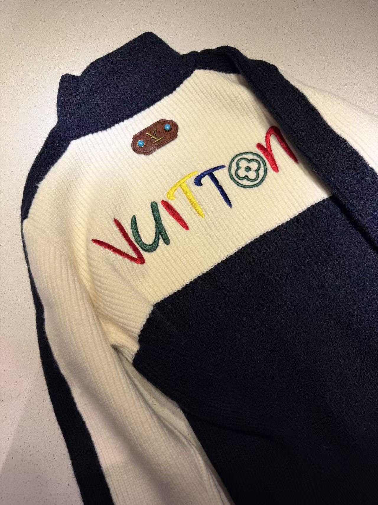 LVカラーブロック刺繍レターウールカーディガン【50％割引+送料無料】