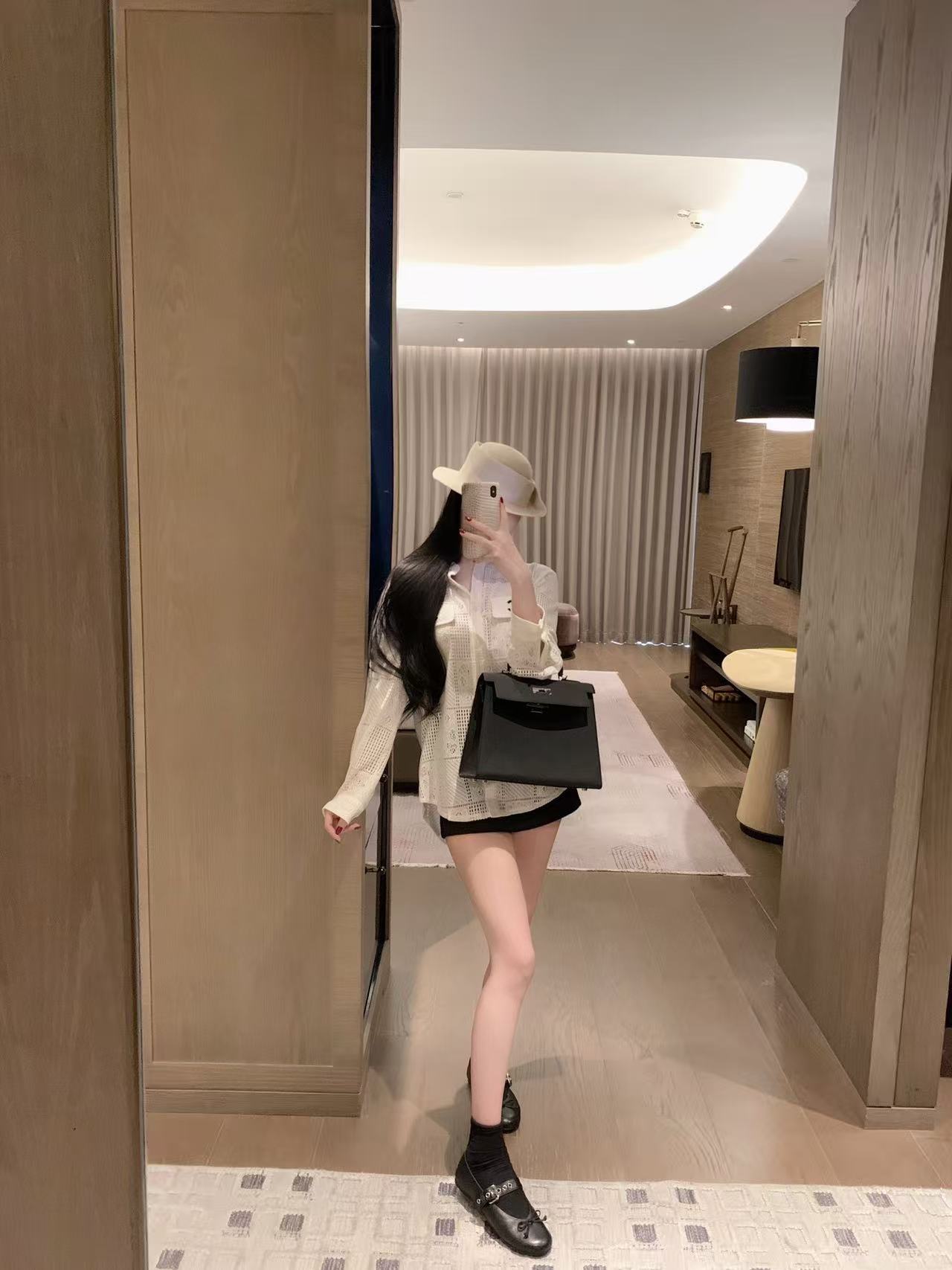 CHANEL ダブルC 透かし彫りシャツ【50％割引+送料無料】