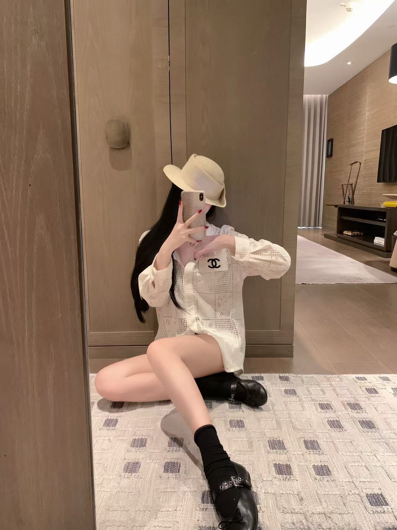 CHANEL ダブルC 透かし彫りシャツ【50％割引+送料無料】