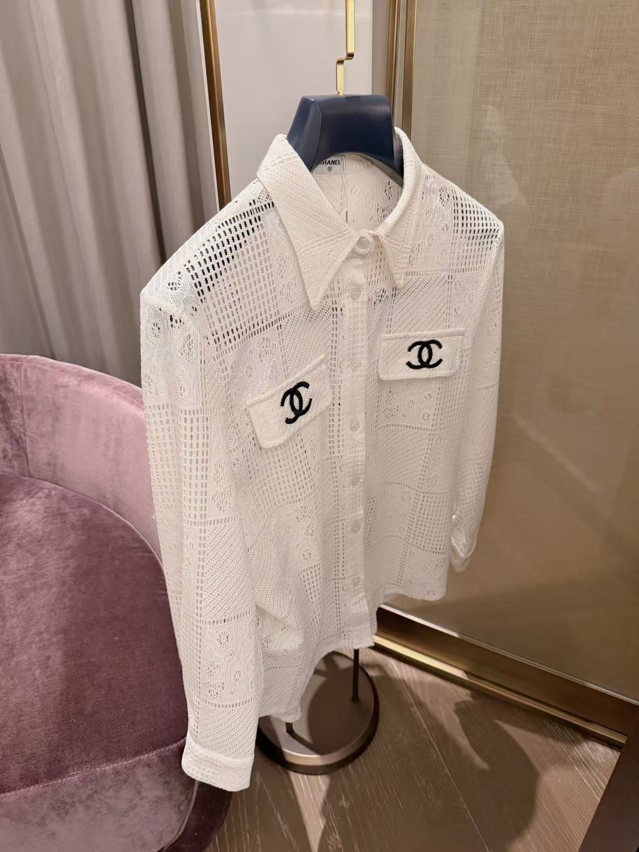 CHANEL ダブルC 透かし彫りシャツ【50％割引+送料無料】