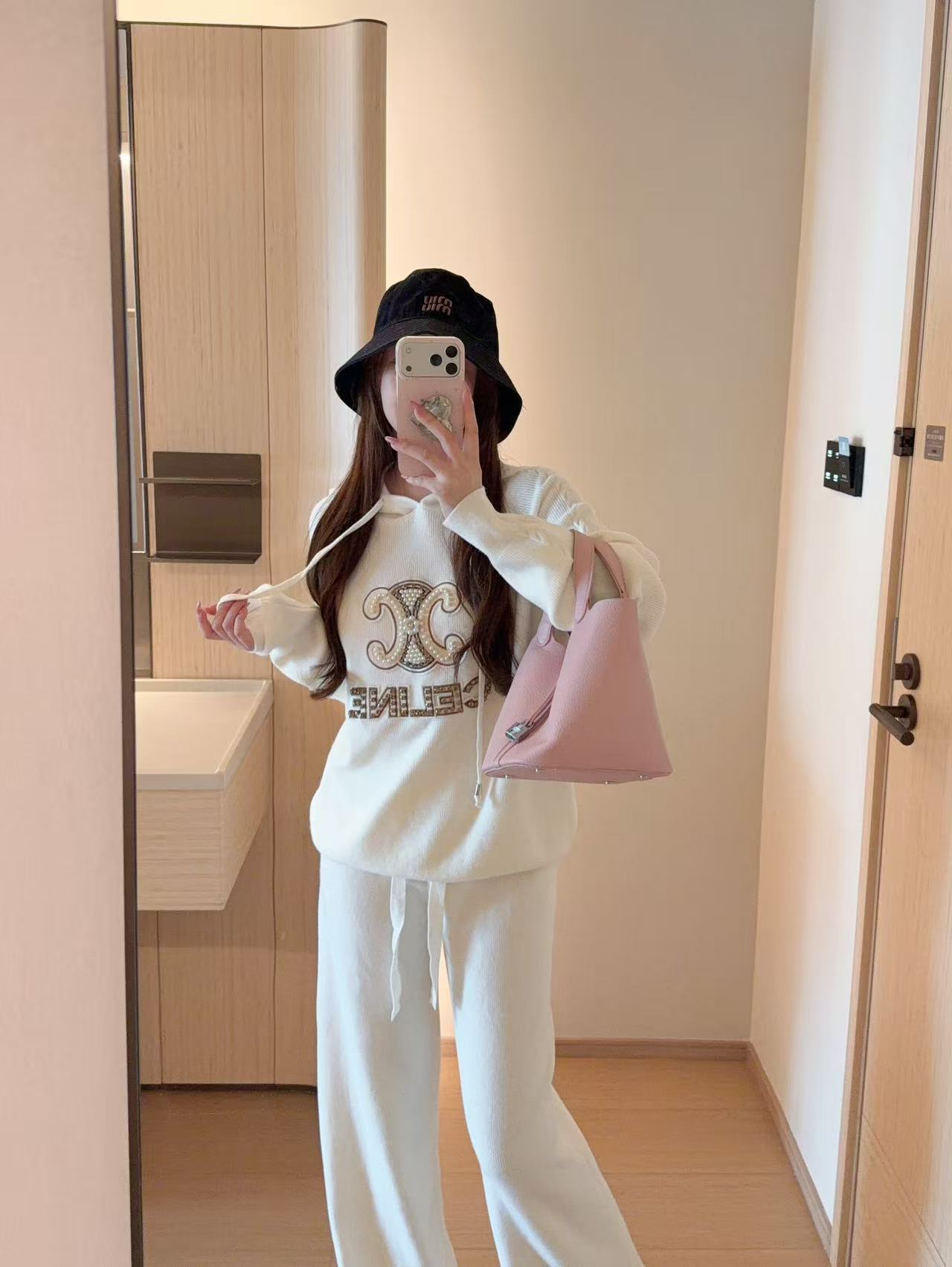 CELINE パール付きフード付きニット【50％割引+送料無料】