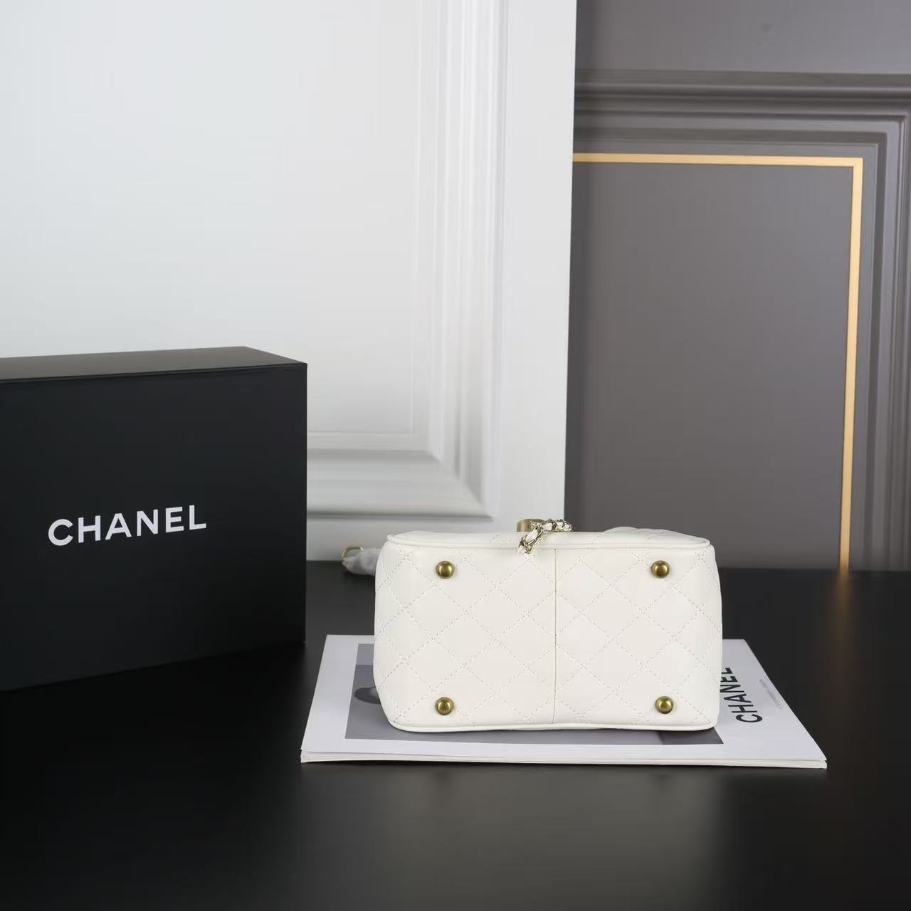 CHANEL チェーン付きバケットバッグ【50％割引+送料無料】