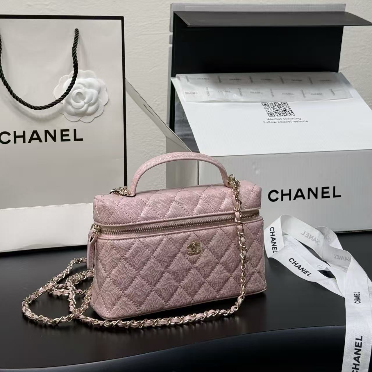 CHANEL チェーン付きコスメポーチ【50％割引+送料無料】