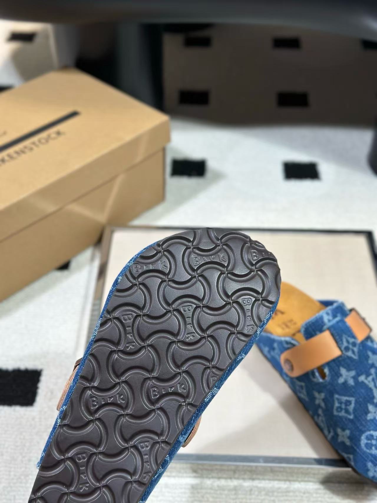 LV 高品質プリントフラットシューズ【50％割引+送料無料】