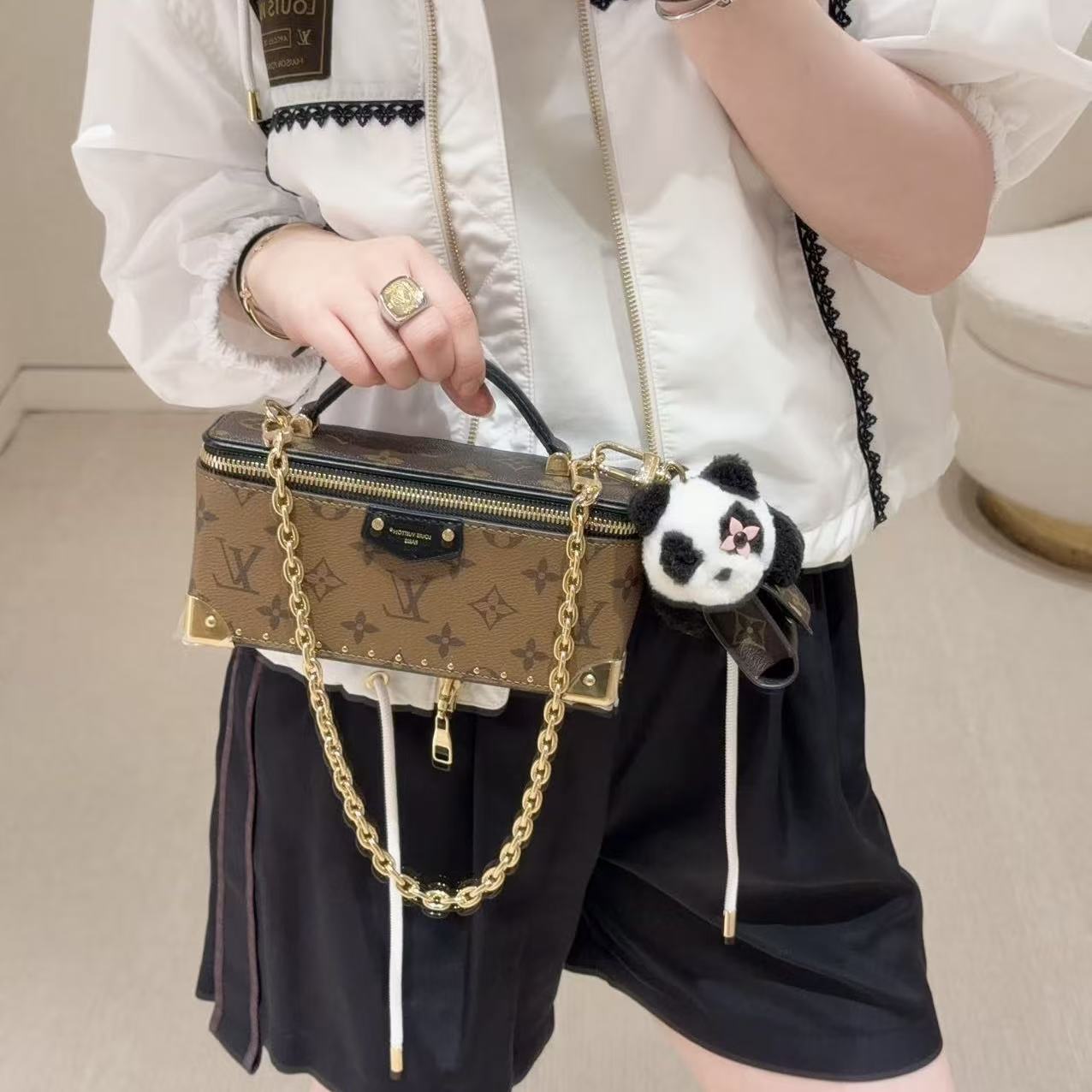 LV スタッズ＆チェーン コスメポーチ【50％割引+送料無料】