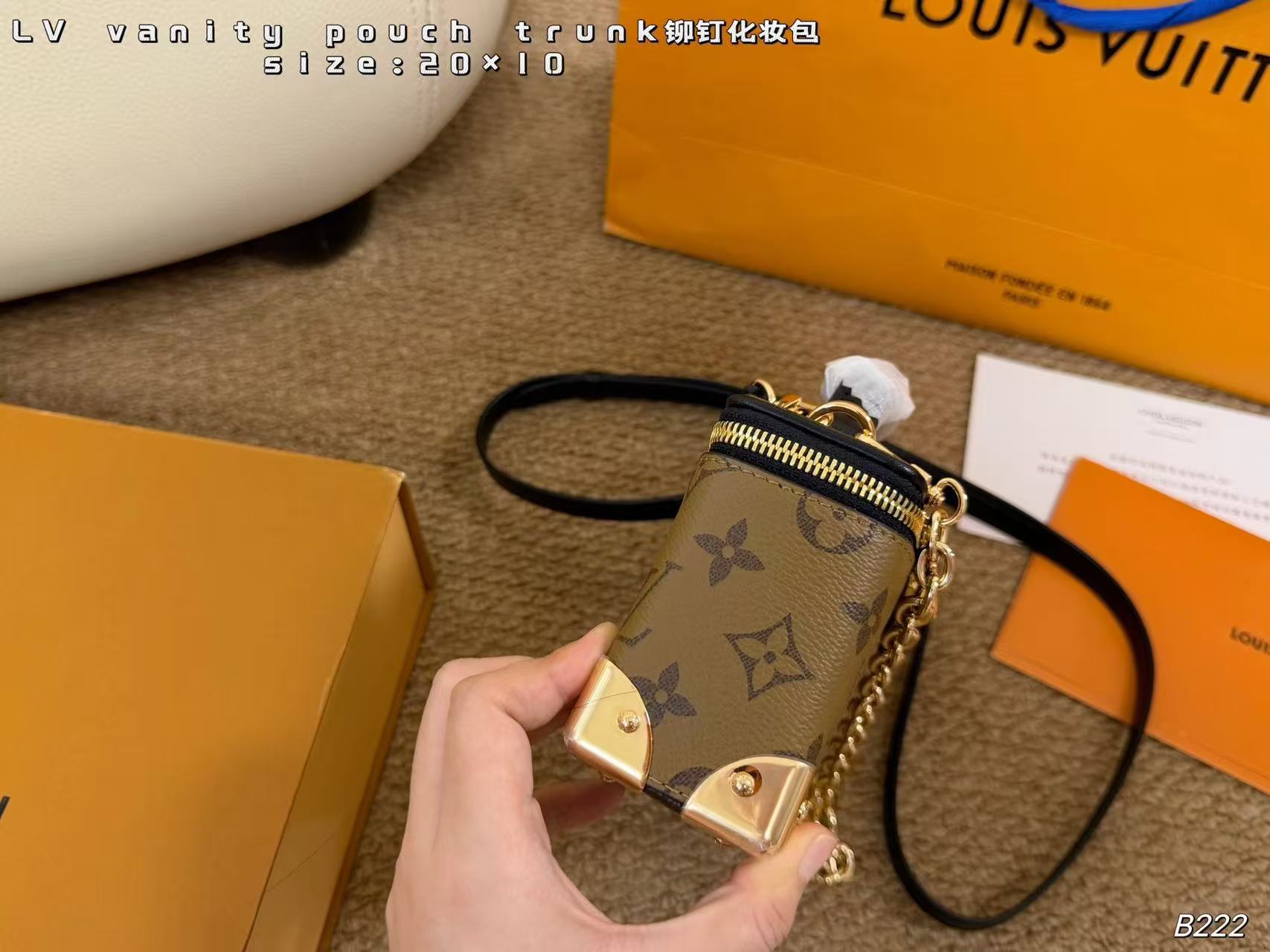 LV スタッズ＆チェーン コスメポーチ【50％割引+送料無料】