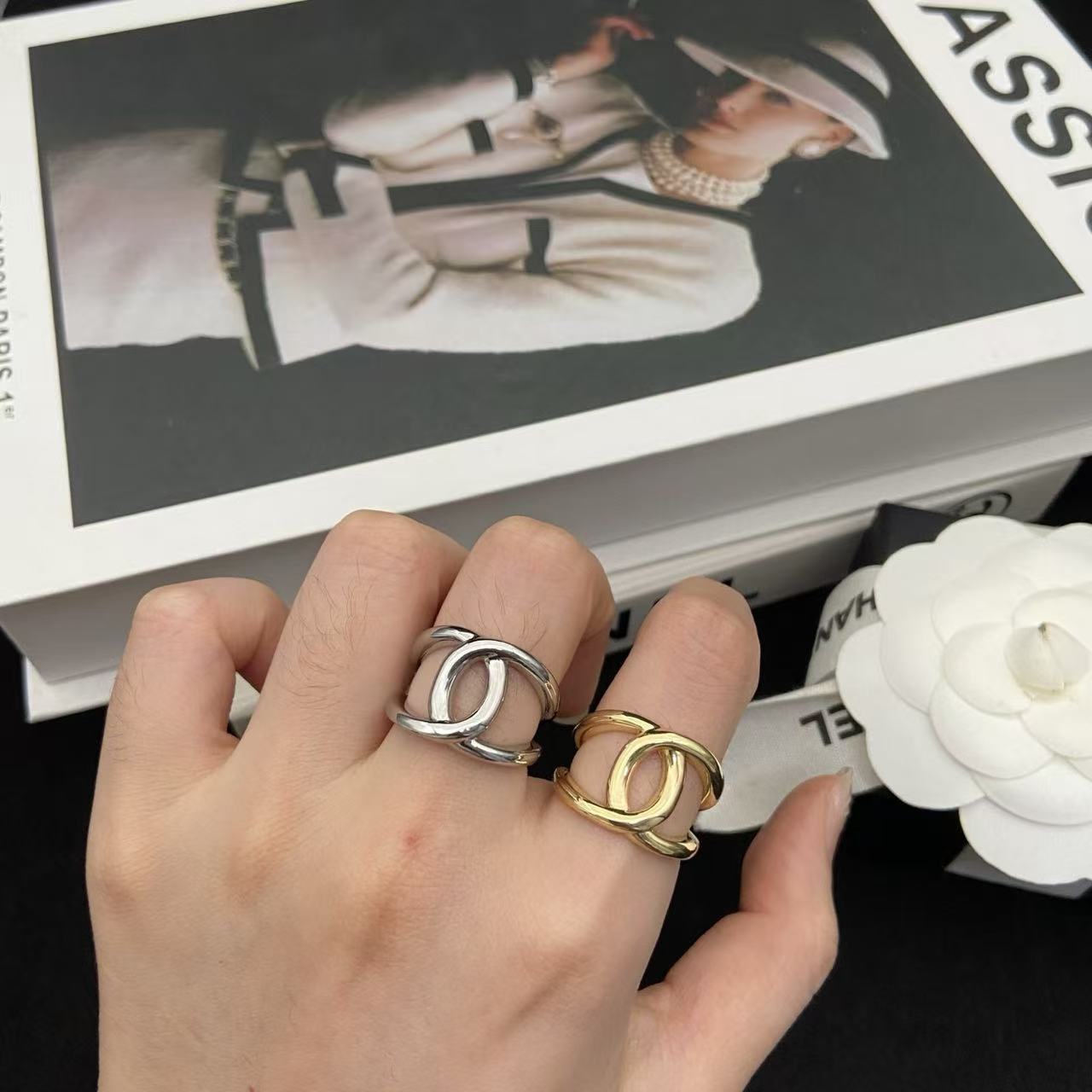 CHANEL シンプルなダブルCリング【50％割引+送料無料】