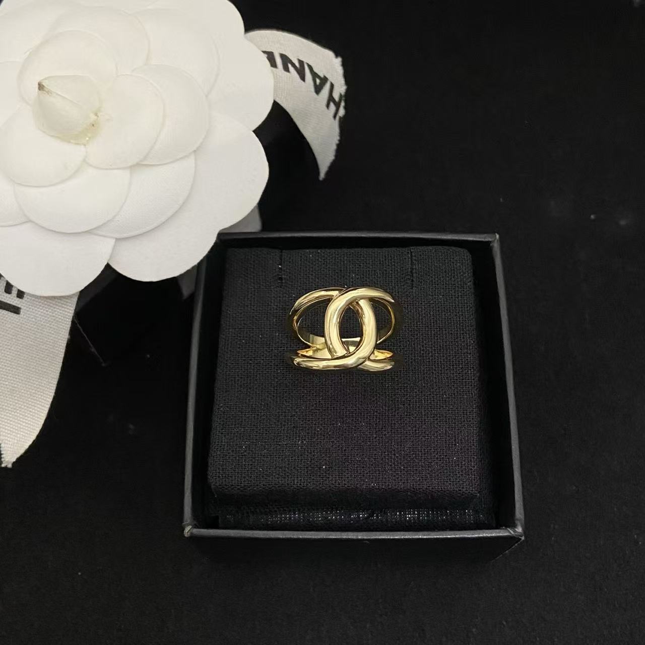 CHANEL シンプルなダブルCリング【50％割引+送料無料】