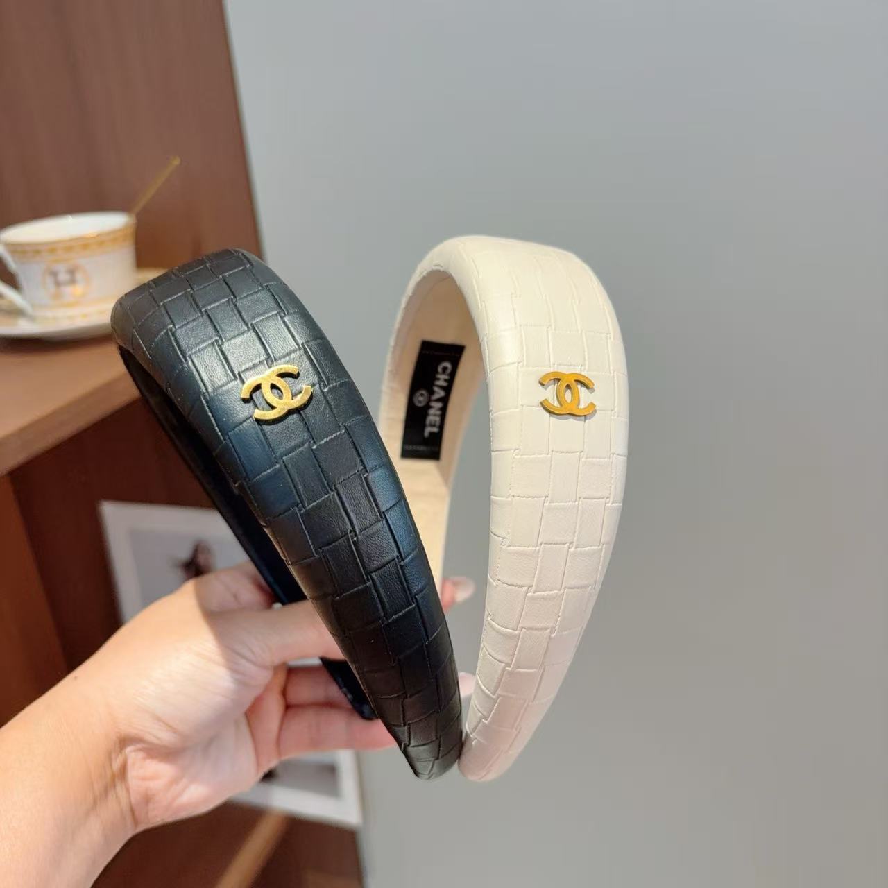 CHANEL シンプルなダブルCカチューシャ【50％割引+送料無料】