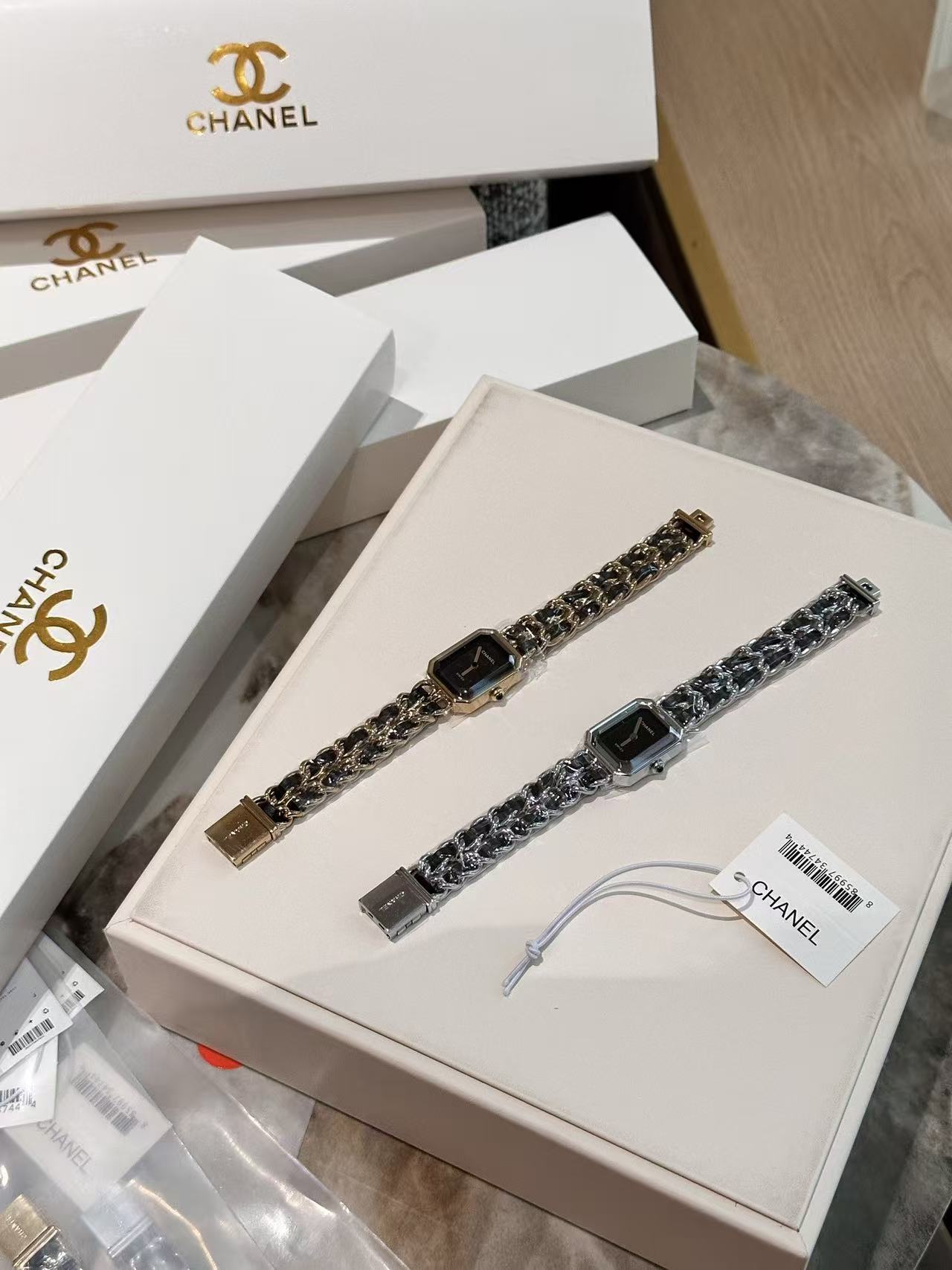 CHANEL スクエア型レディースウォッチ【50％割引+送料無料】