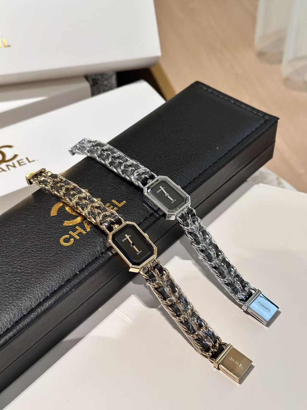 CHANEL スクエア型レディースウォッチ【50％割引+送料無料】