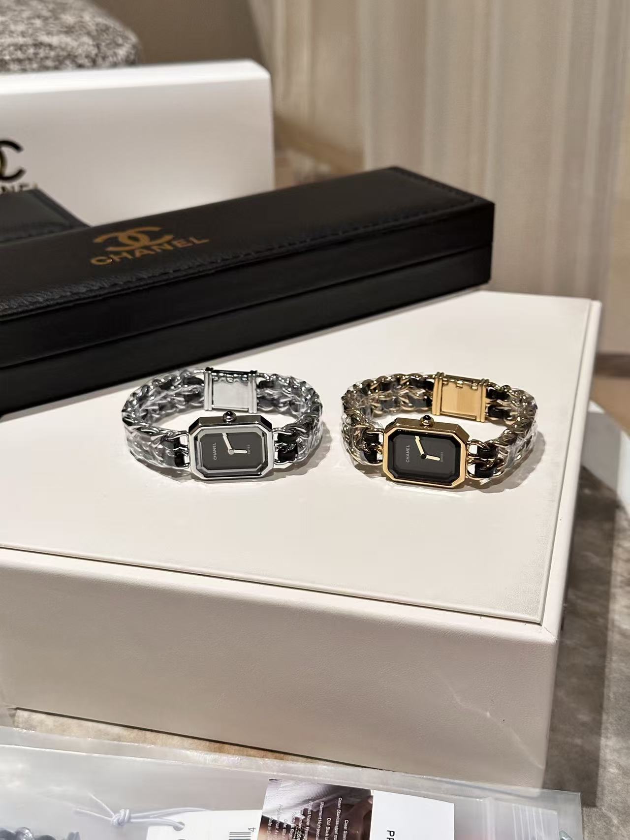 CHANEL スクエア型レディースウォッチ【50％割引+送料無料】
