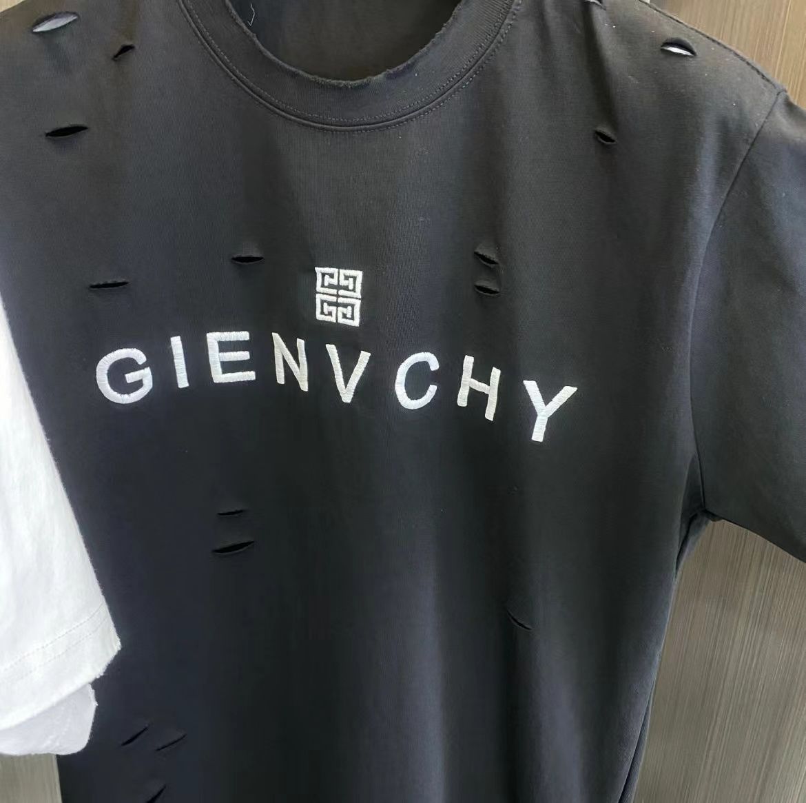 G1VENCHY クルーネック Tシャツ【 50％割引+送料無料】