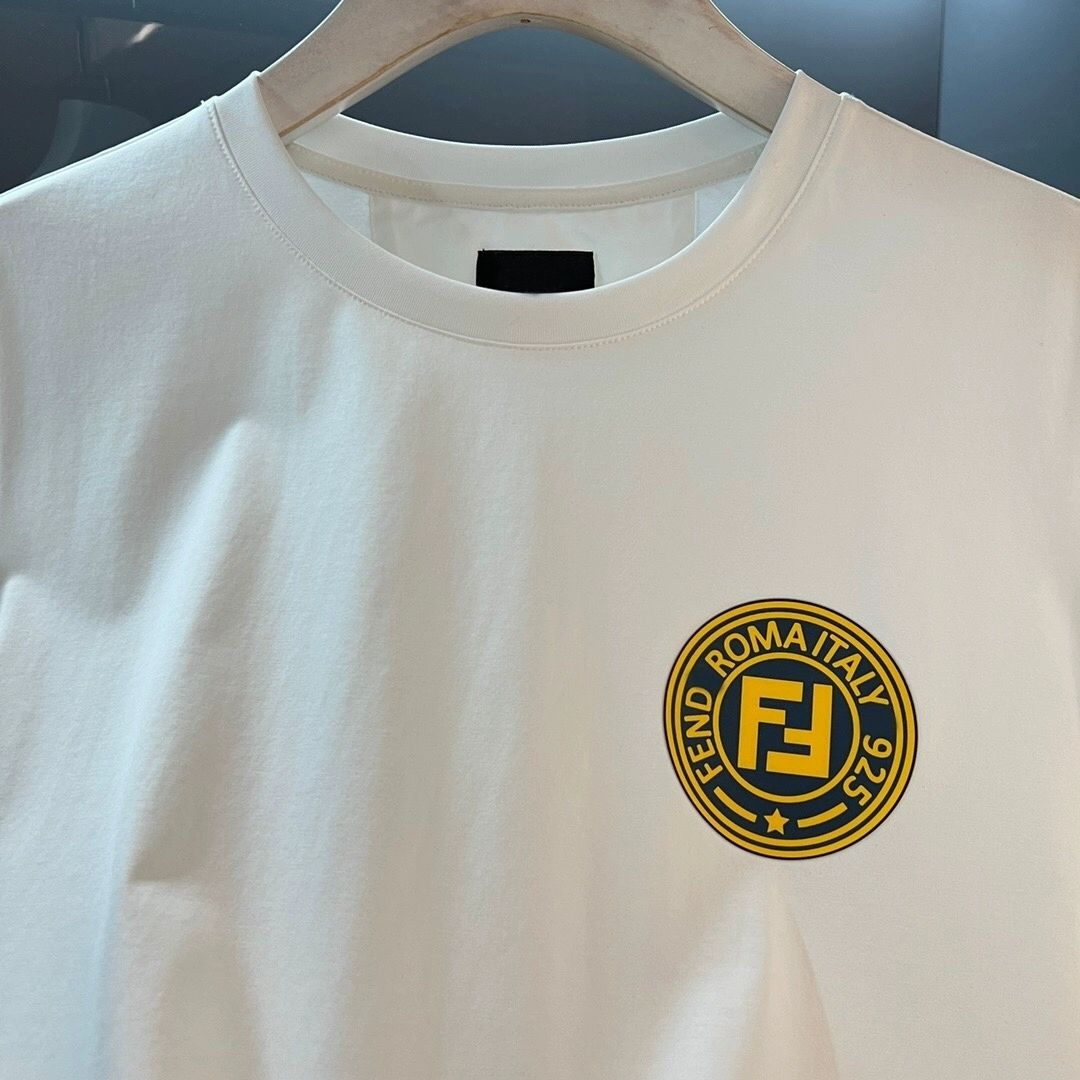 FEND1  胸元にダブルFの刺繍が施されたTシャツ【 50％割引+送料無料】