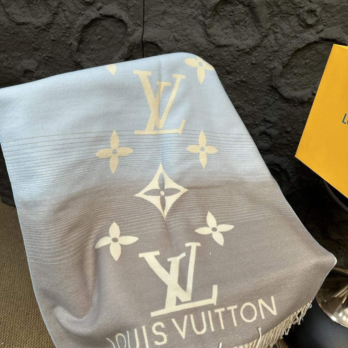 [L0UIS VUITT0N]🧣グラデーション カシミア スカーフ🧣【50％割引+送料無料】