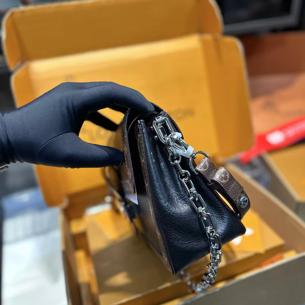 LVチェーンレザーショルダークロスボディバッグ【50％割引+送料無料】