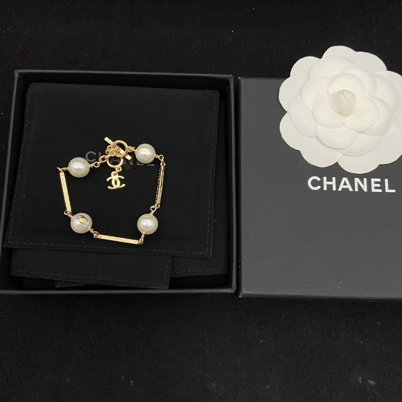 CHANE1 ダブルCパールブレスレット【50％割引+送料無料】