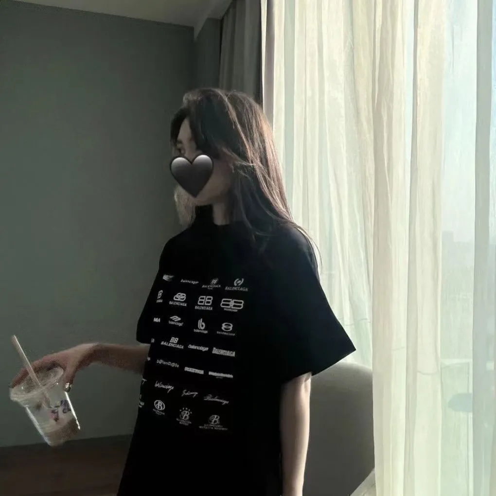 👕BaIenciagaロゴたっぷりのTシャツ【 50％割引+送料無料】