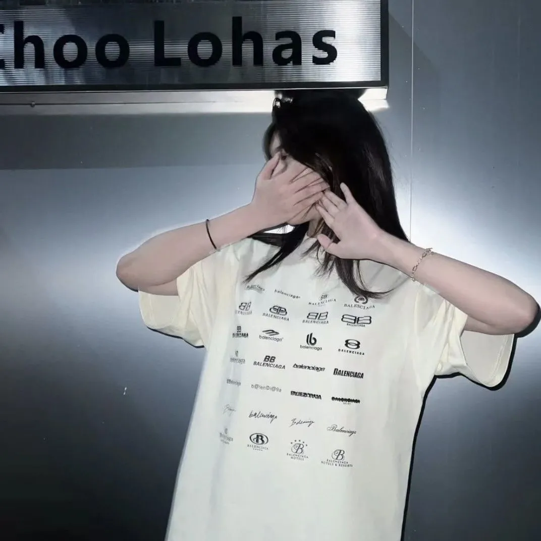 👕BaIenciagaロゴたっぷりのTシャツ【 50％割引+送料無料】