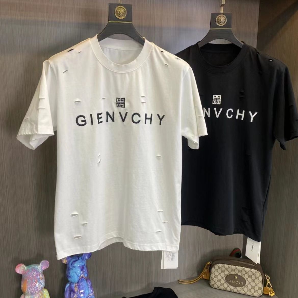 G1VENCHY クルーネック Tシャツ【 50％割引+送料無料】