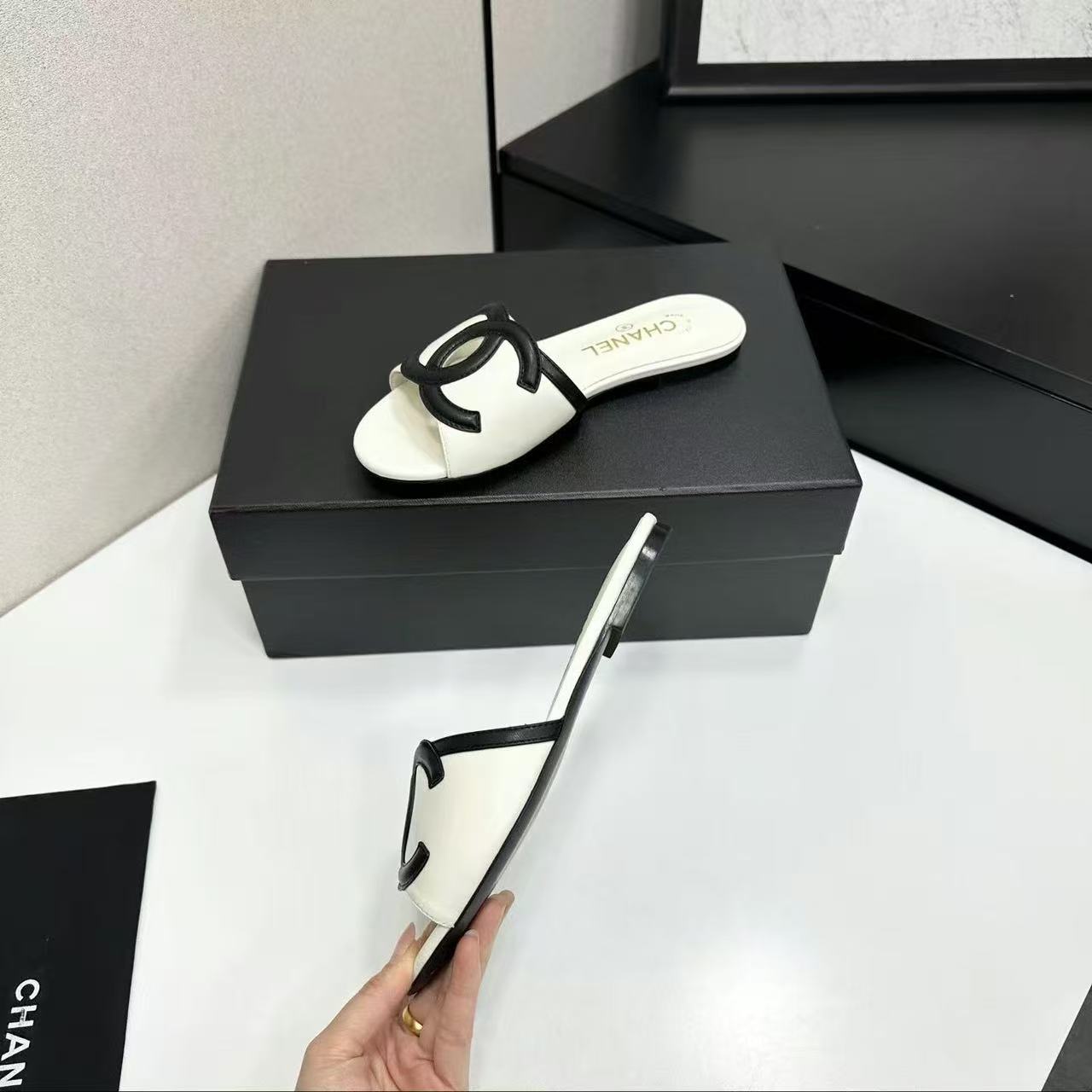 🥿CHANE1-26C フラットサンダル👠