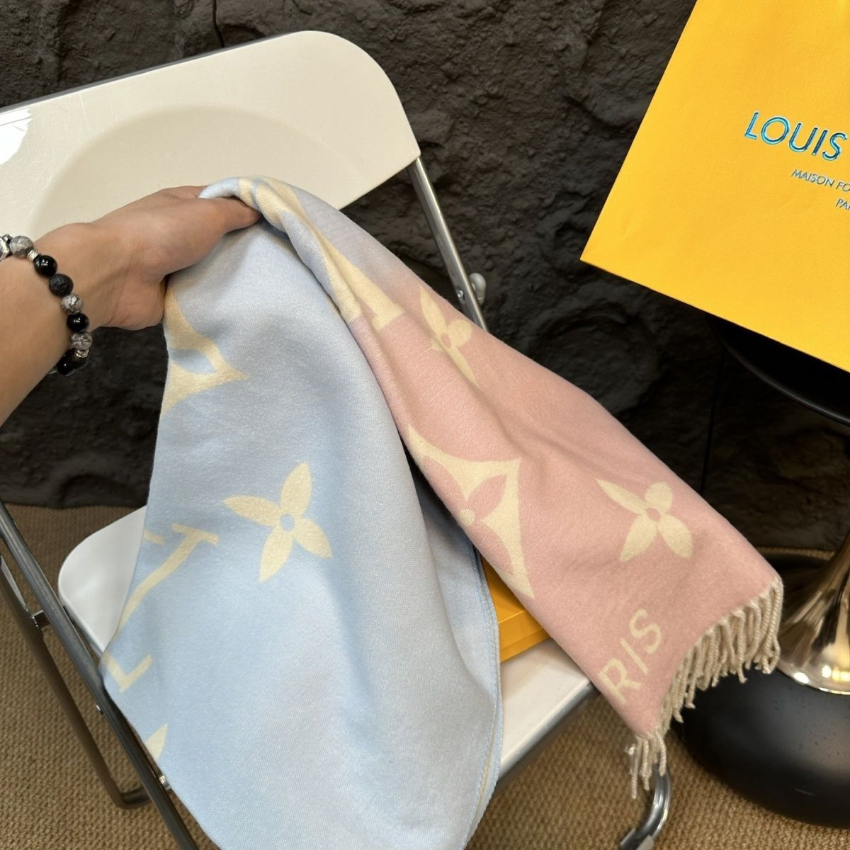 [L0UIS VUITT0N]🧣グラデーション カシミア スカーフ🧣【50％割引+送料無料】