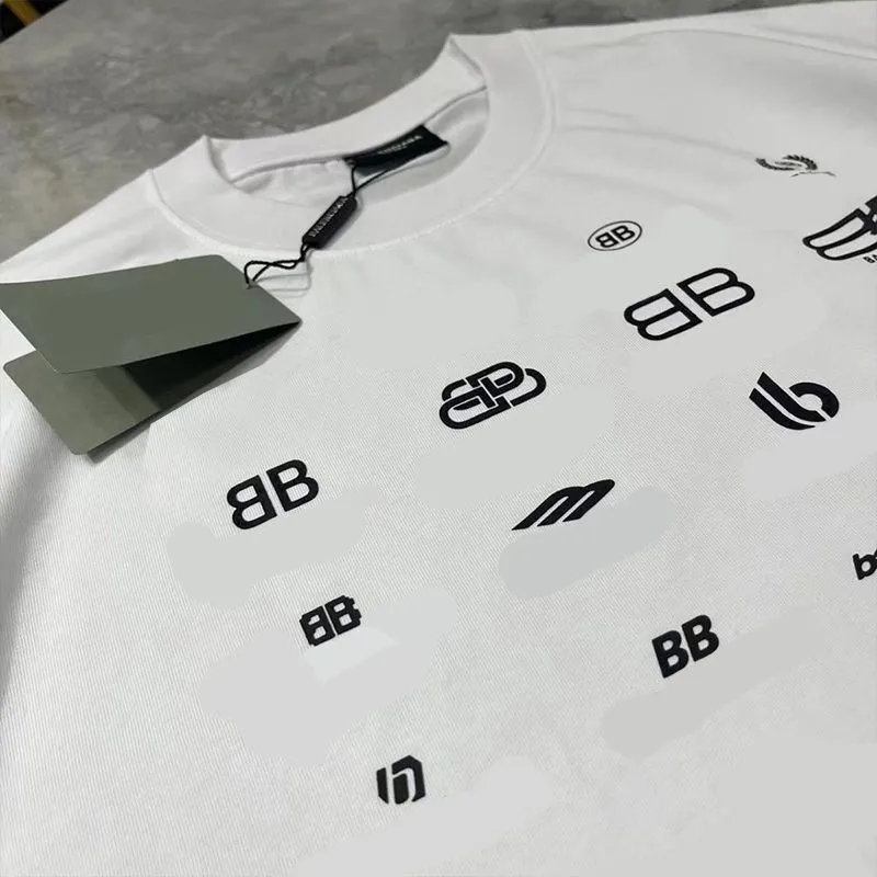 👕BaIenciagaロゴたっぷりのTシャツ【 50％割引+送料無料】