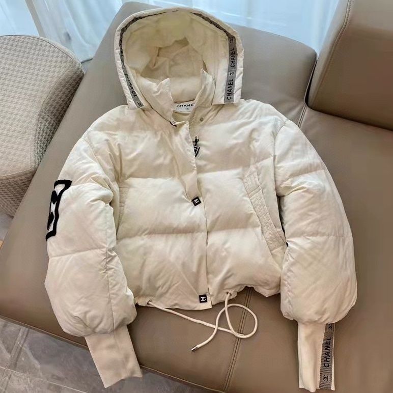 【CHANEL】新作数量限定予行販売モンクレールダウンジャケット