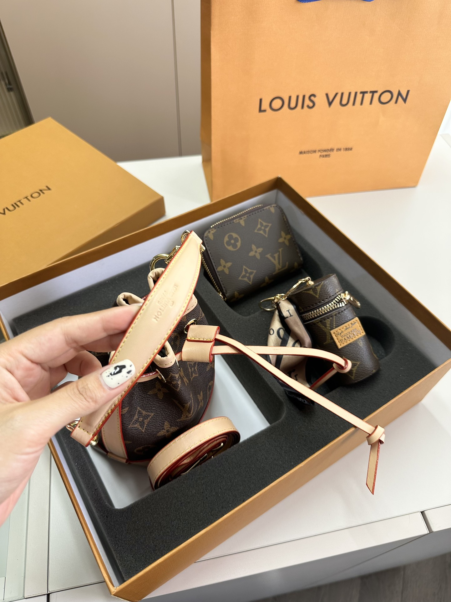 【LOUIS VUITTON】【大人気定番商品】LOUISVUITTON 古い花3点セット お得