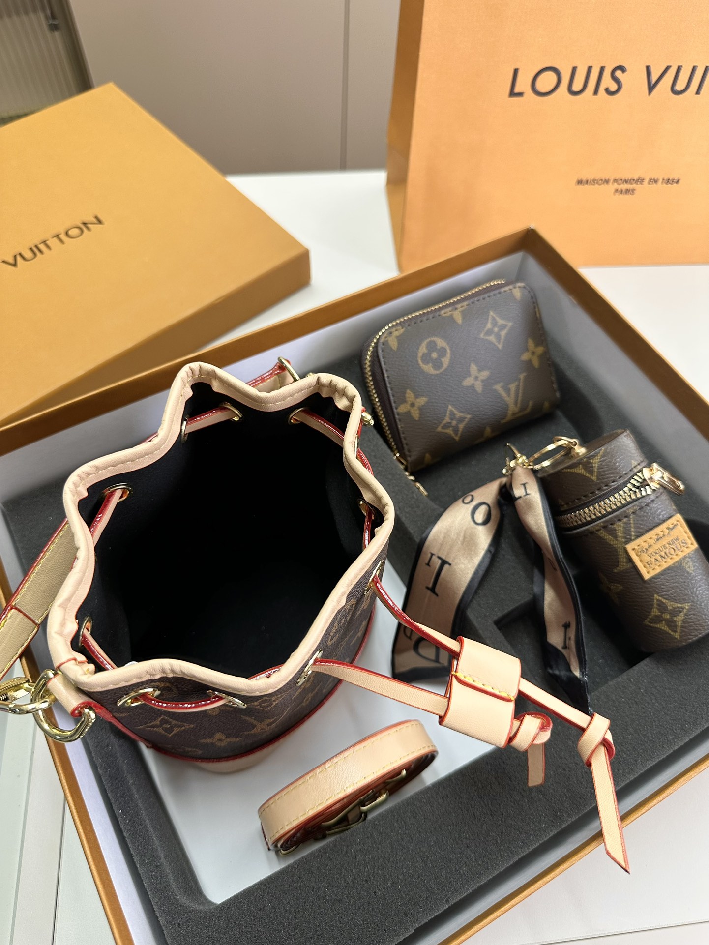 【LOUIS VUITTON】【大人気定番商品】LOUISVUITTON 古い花3点セット お得