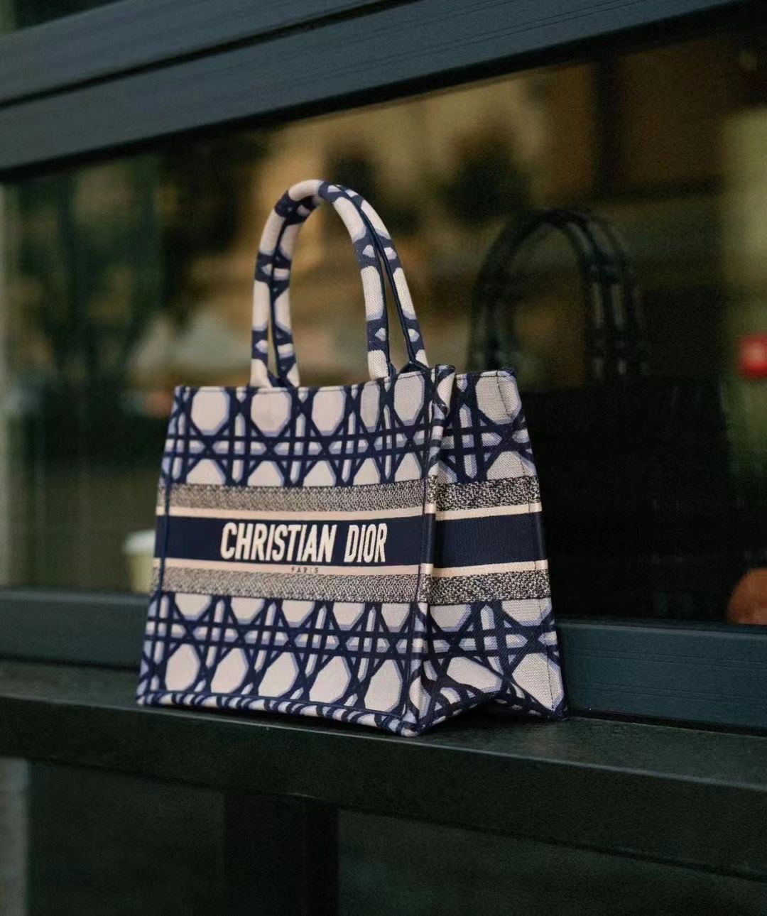 Jisoo&Dior  【入手困難】DIOR BOOK TOTE バッグ  【関税負担なし】 スピード配送